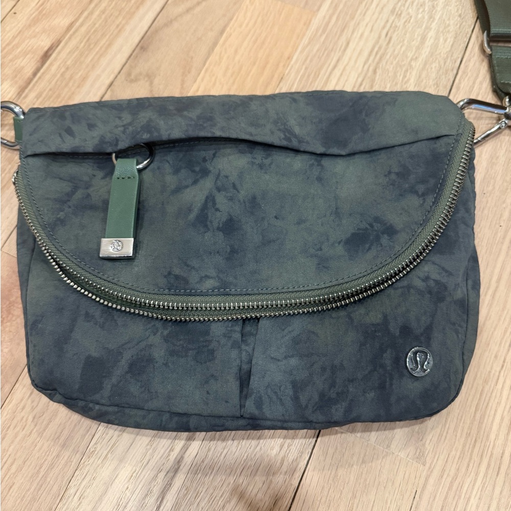 lululemon athletica All Night Festival Bag in Jacquard Green Camo Dye